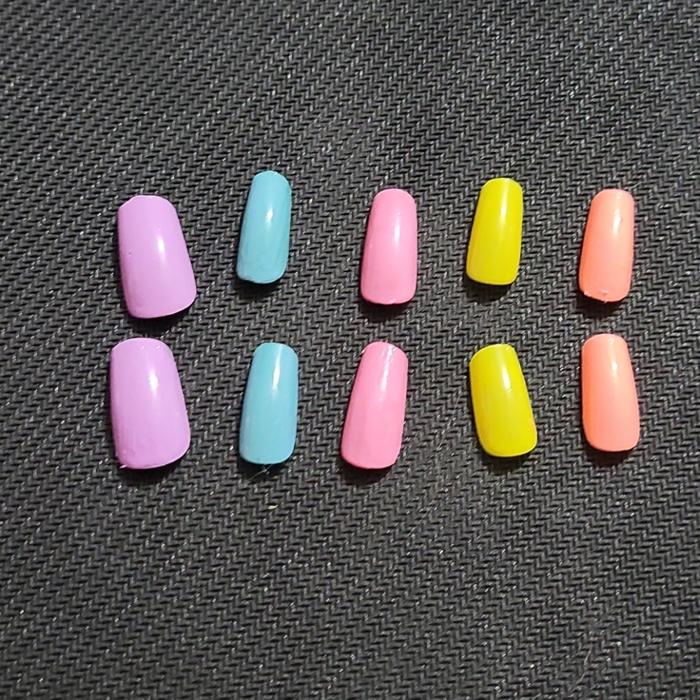 Pastel nails
